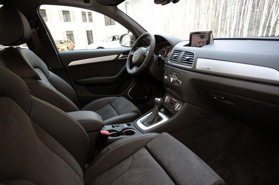 Интерьер Audi Q3 2.0 TFSI Quattro S-Line (8U) 2011 года  (WW) (фото 36 из 68)
